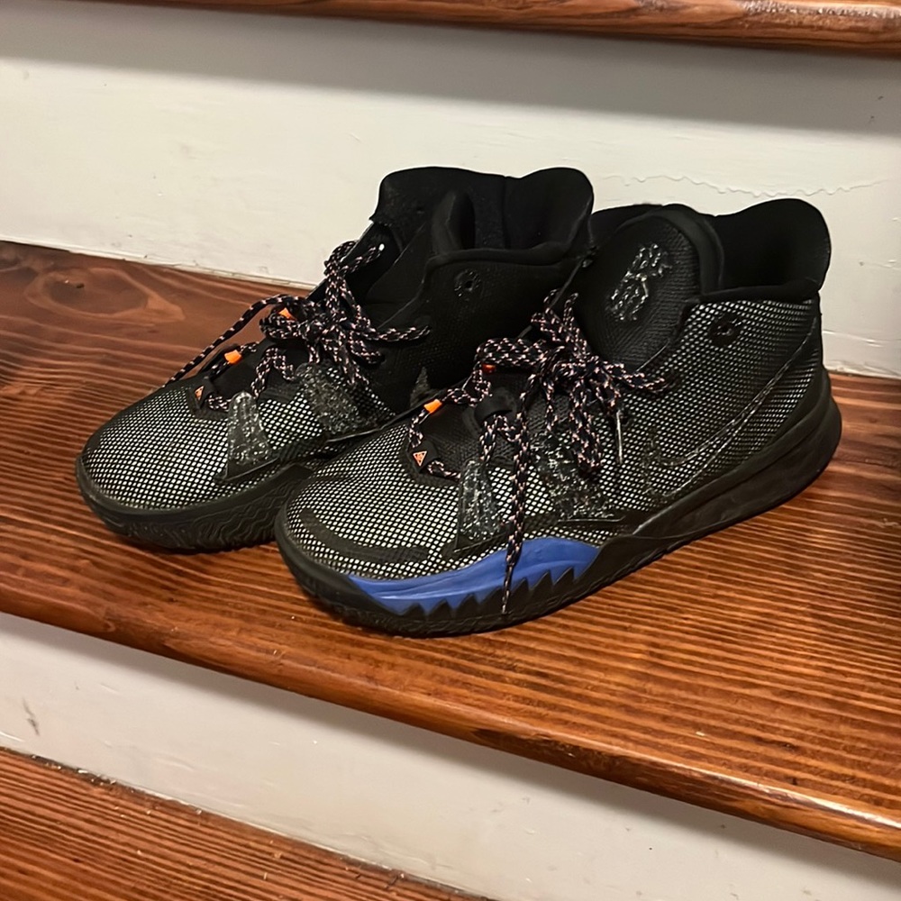 Hardly worn KD
